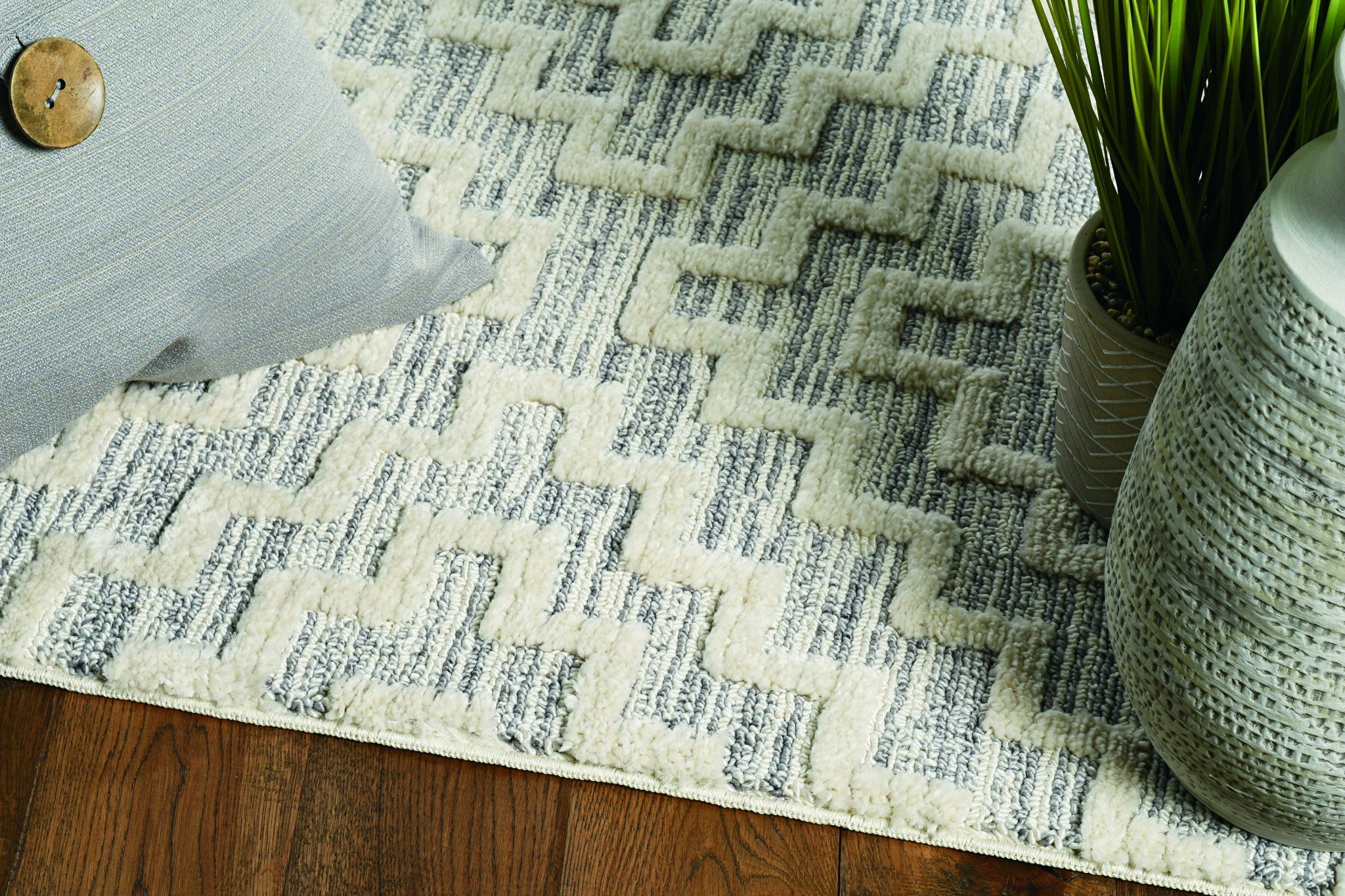 12'X15' Ivory Grey Machine Woven Diamond Pattern With Fringe Indoor Area Rug