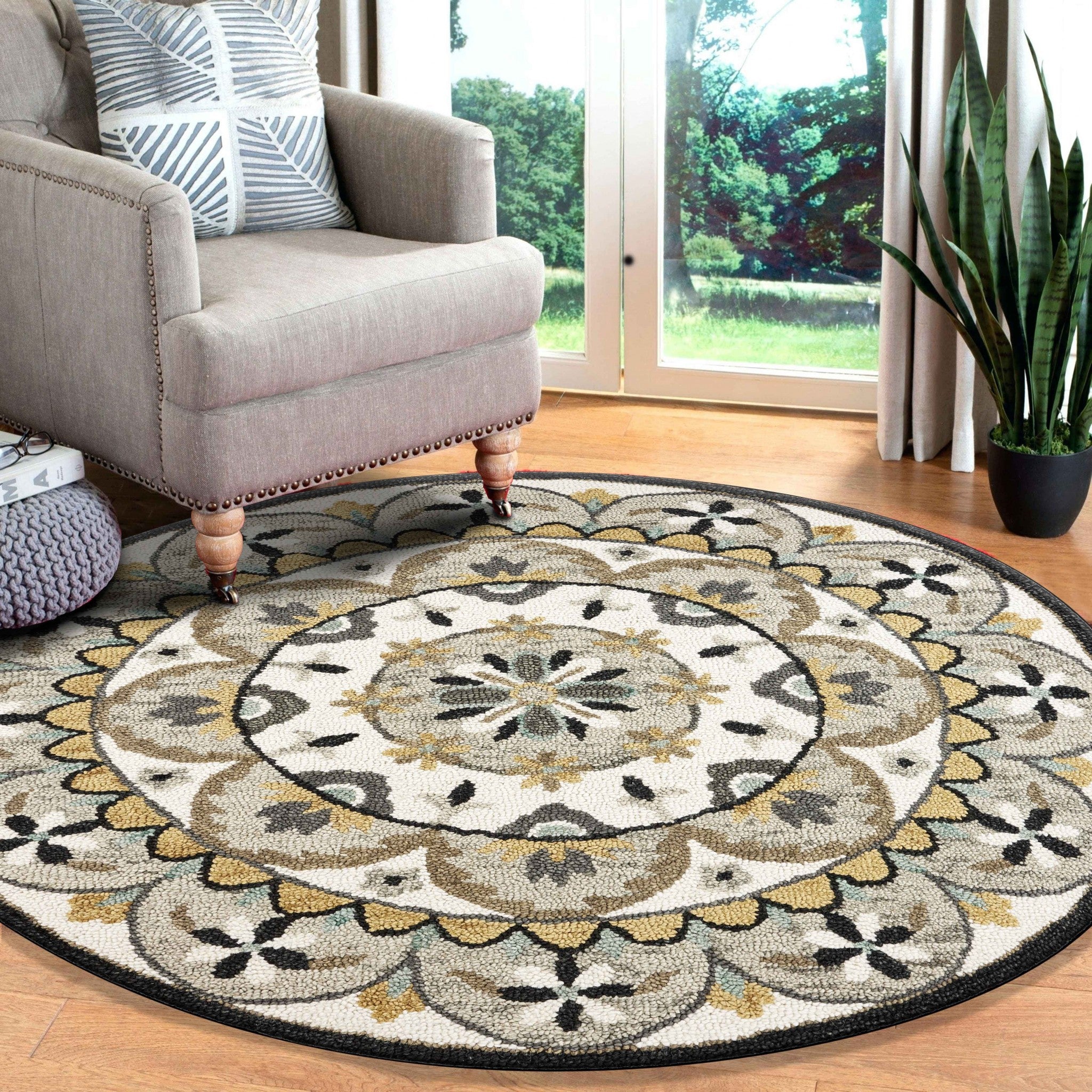 4’ Round Gray And Ivory Floral Bloom Area Rug